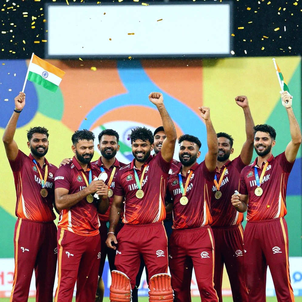 নেতৃত্বের স্থাপত্য: স্মৃতি মান্ধানার ক্যাপ্টেন্সি, তিন স্যাম্পলের পাঠ আর ড্রেসিংরুমের নীরবতা