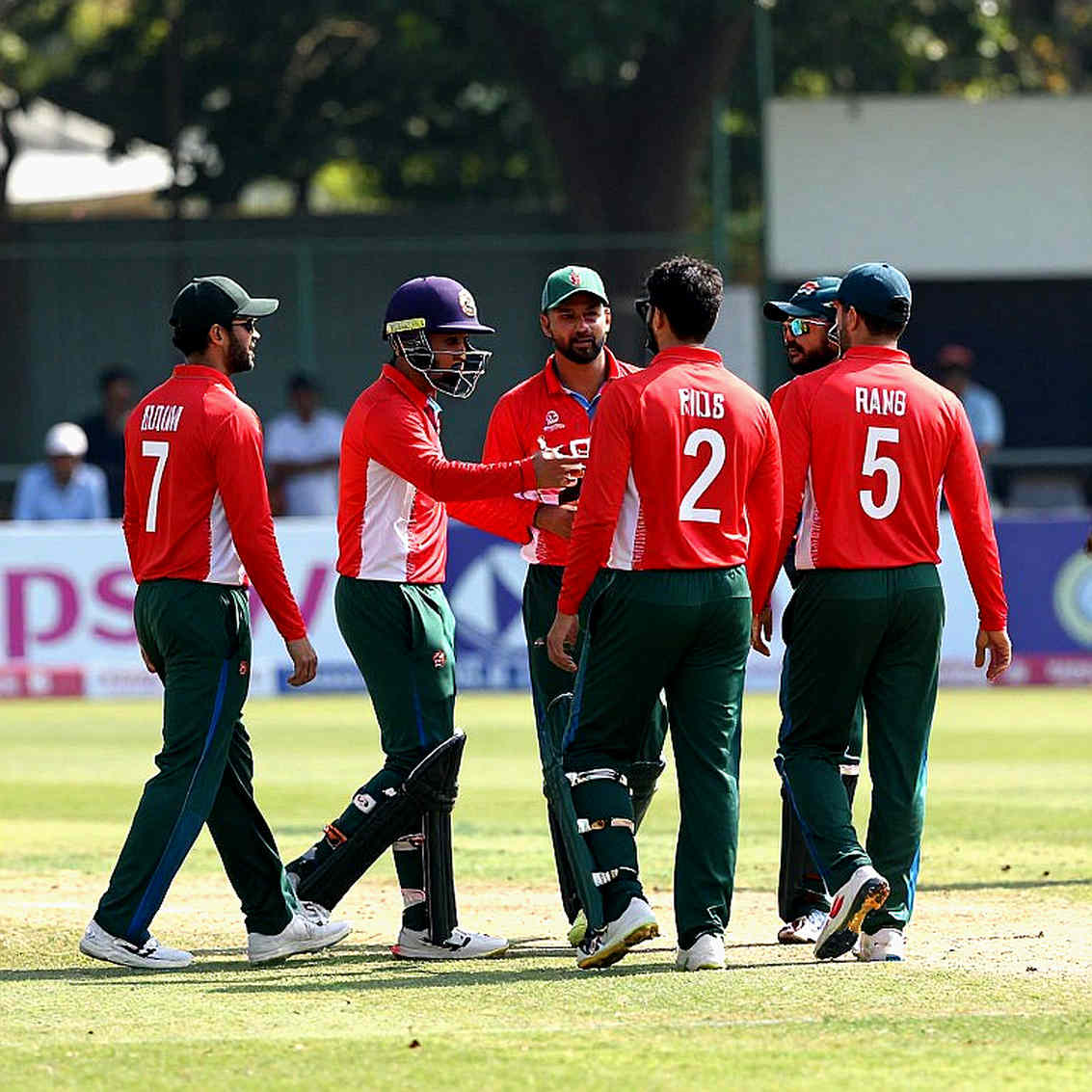 এশিয়ার ক্রিকেটে ব্লকচেইনের ছায়া: ফ্যান টোকেন, স্মার্ট কন্ট্র্যাক্ট আর ট্রান্সফার উইন্ডোর আসল টাকা