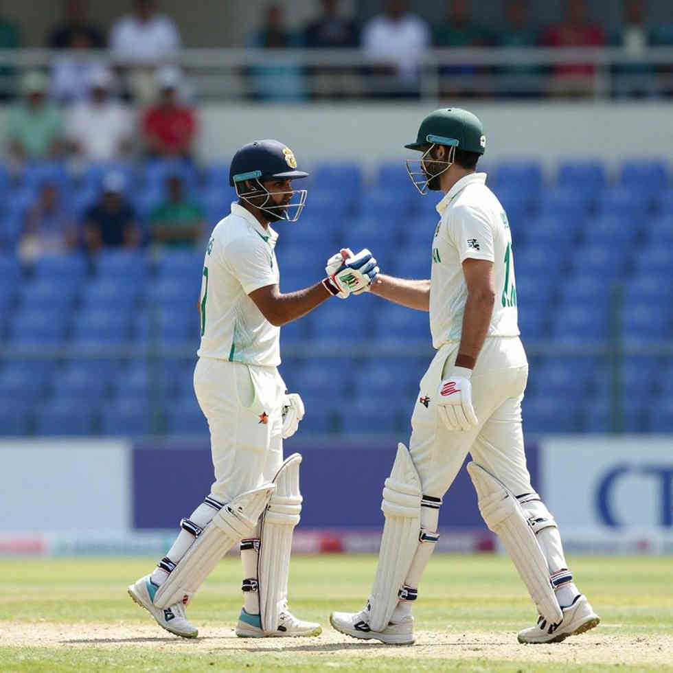 ডট বলের হিসাব আর অ্যাঙ্করের ফাঁদ: টুর্নামেন্ট ক্রিকেটে বাংলাদেশের ব্যাটিং কেন শেষ দশ ওভারে হিমশিম খায়