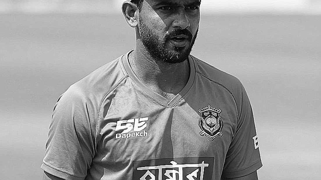 ৮৭ রানের ছদ্মবেশ: রাওয়ালপিন্ডিতে আসল গল্পটা আরাফাত মিনহাসের স্পিন নয়, পাকিস্তানের ৮১-৪