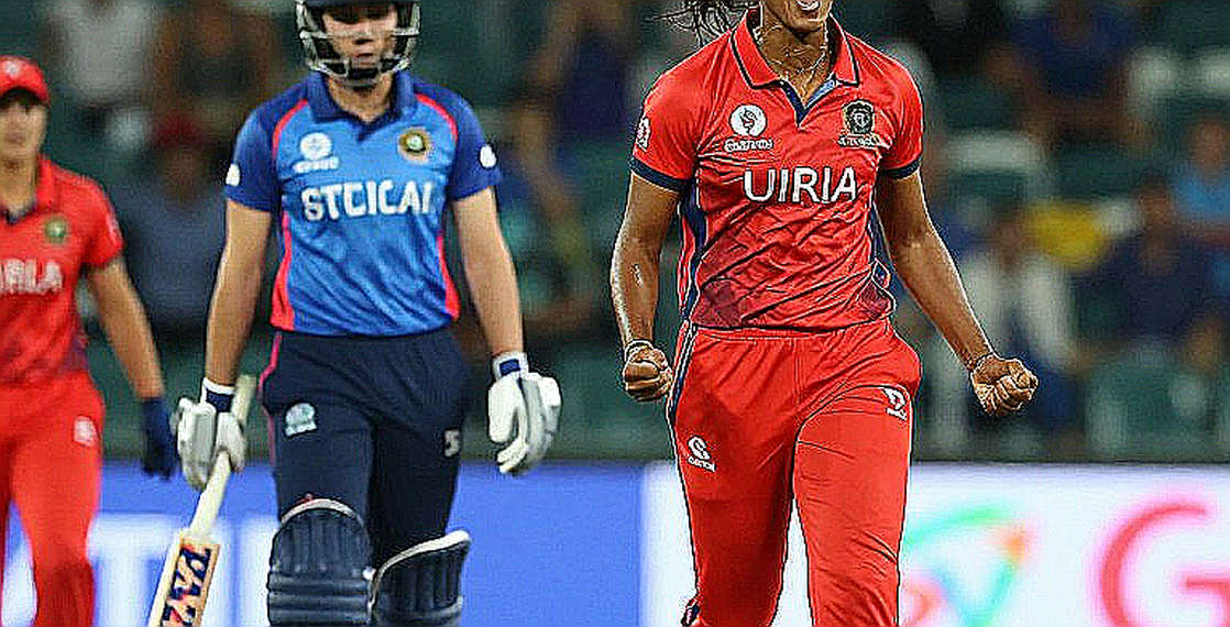 হ্যাজলউডের ছয় উইকেটে ডারবানে অস্ট্রেলিয়ার জয়: কোয়েক্ট-কেন্দ্রিক নির্ভরতার ঝুঁকি ও স্মিথের মাথায় চোট